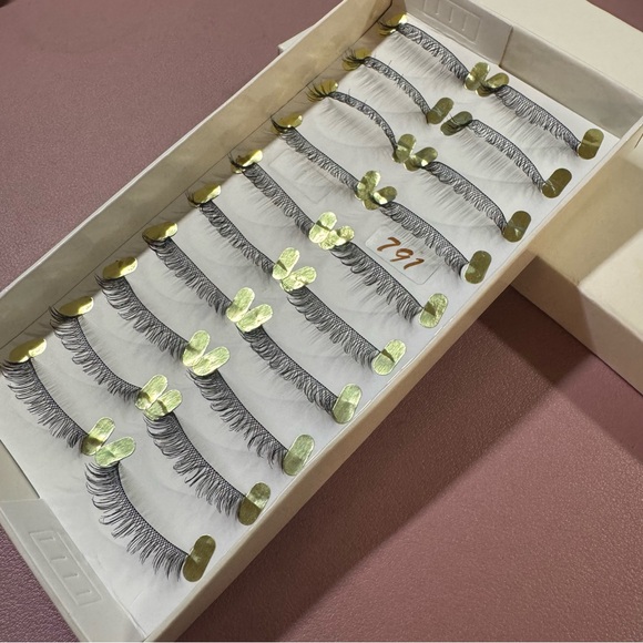 Natural Black False Eyelashes - Picture 3 of 4